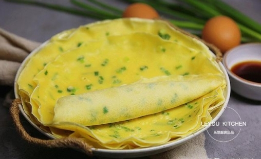 蔥香雞蛋餅，用時短，吃起來香軟可口，是特別經典的早餐餅