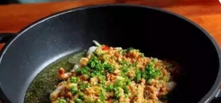 鐵鍋蔥燒蝦的做法