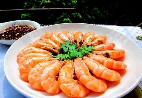 煮蝦的時候直接放水裡煮是錯的，多做1步，蝦肉吃起來鮮嫩還不腥