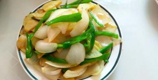 青椒炒土豆片的做法，做法簡單又好吃