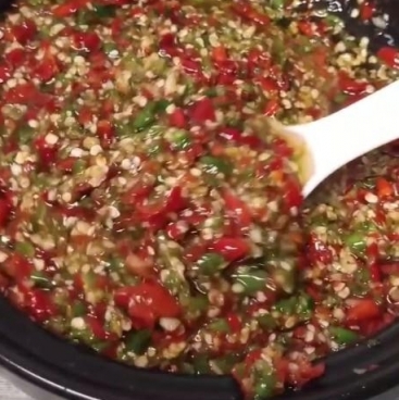 自製萬能辣椒醬，用這種方法能夠保存半年，比外面賣的好吃多了