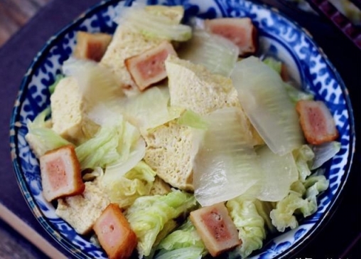 白菜燉凍豆腐的家常做法，好吃又簡單