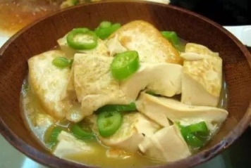 雞湯豆腐燴青椒的做法