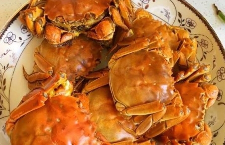 清蒸螃蟹時，掌握好小竅門，蒸出來的螃蟹無腥味，肉質鮮嫩