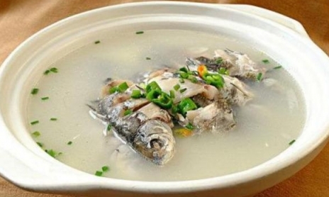 燉魚湯時，記住這三點，不管什麼魚，湯都是又白又濃無腥味