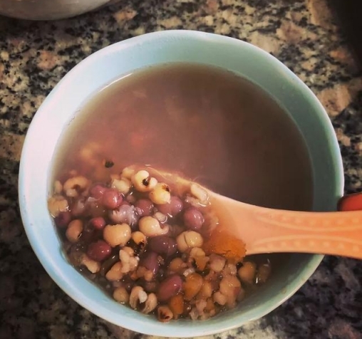 紅豆薏米銀耳桃膠湯的做法