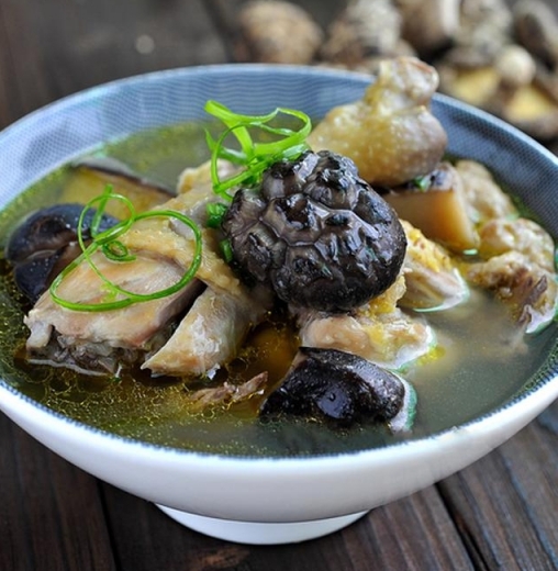 花菇燉雞湯的做法
