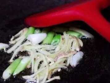 海帶凍豆腐燉海蝦的做法