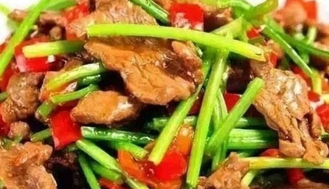 芹菜梗炒牛肉的做法