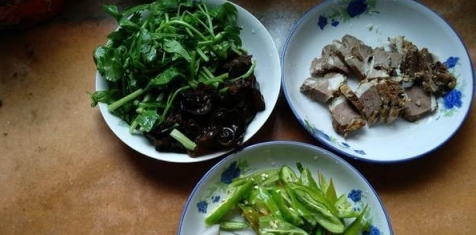 芹菜炒牛肉的做法，芹菜牛肉的家常做法