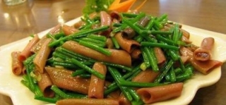 韭菜炒海腸的做法