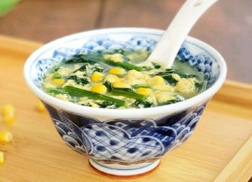 滋陰潤燥、營養豐富的菠菜雞蛋玉米湯的做法