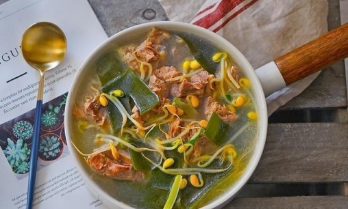 海帶豆芽湯的做法，湯濃味鮮，家庭必備湯