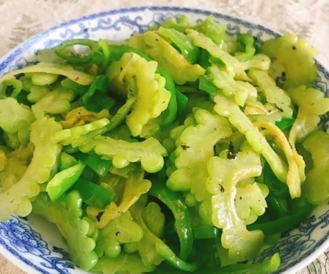 苦瓜青椒的做法，簡單的減肥食譜，最受歡迎的減肥菜