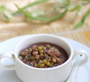 紅豆綠豆粥的做法，排毒還能清腸胃