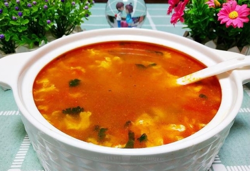 西紅柿雜燴湯，膳食纖維含量高，熬湯清淡美味