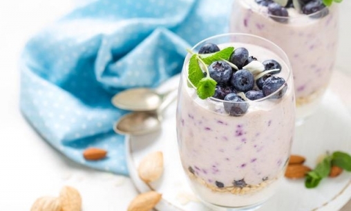 藍莓酸奶冰沙做法，酸酸甜甜，是飯後的好選擇，夏日不可缺少