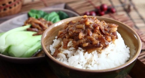 鬍鬚張滷肉飯：地道滷肉飯連鎖店