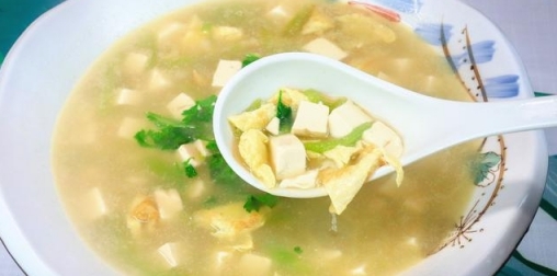 絲瓜豆腐湯，清香爽口，比骨頭湯還養人