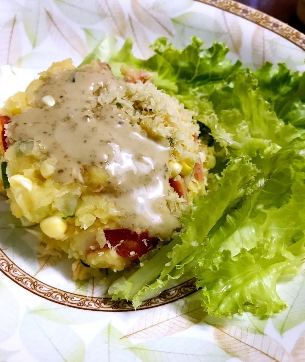馬鈴薯沙拉及雞肉生菜沙拉，一道美味佳肴，食材簡單方便