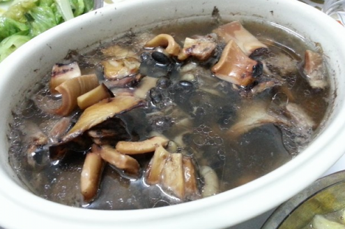 墨魚乾排骨黑豆湯，排骨湯的做法，黑豆墨魚乾湯的做法