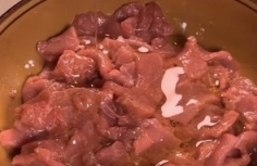 小炒牛肉（肉嫩味香），小炒嫩牛肉的做法，小炒嫩牛肉的家常做法