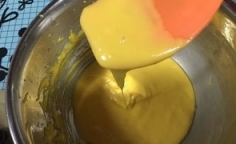 香芋慕斯蛋糕卷，香芋慕斯蛋糕卷的做法