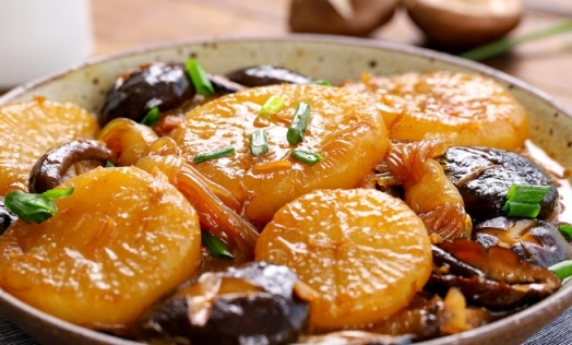 冬日蘿蔔賽人蔘！0難度的美味煲，健康又實惠~鮑汁蘿蔔煲的做法